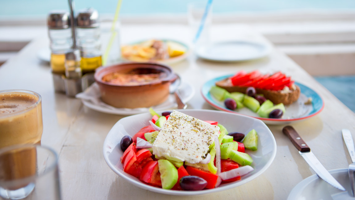 Μεσογειακά πιάτα στο εστιατόριο Βουκάκρατο στη Θεσσαλονίκη 